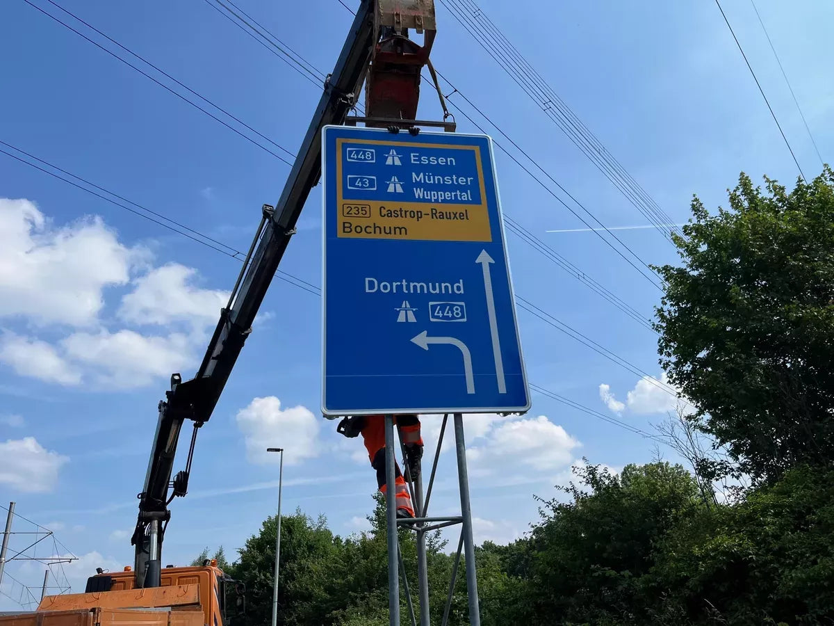 Schildermontage